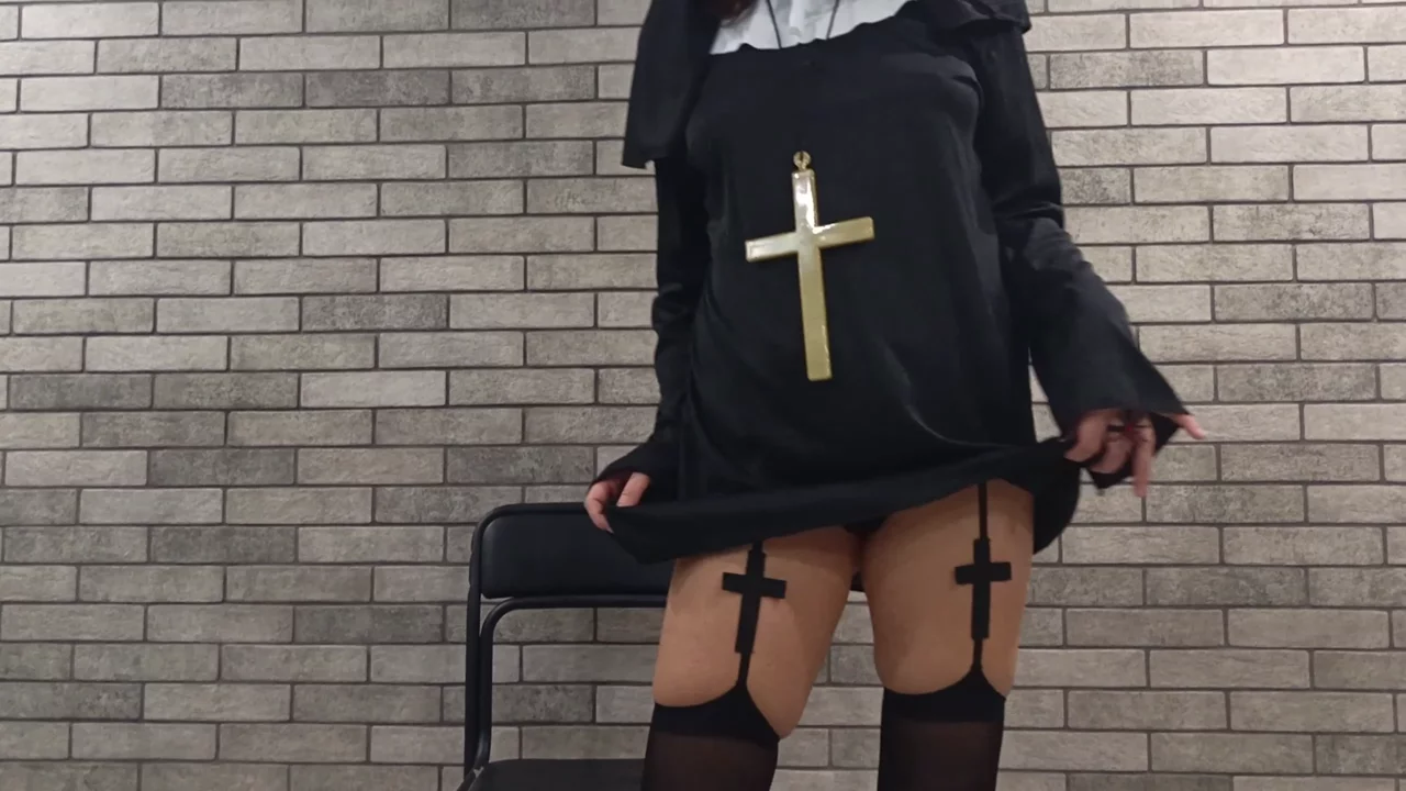 Short wideo — Mały przedsmak tego, co ukrywam pod habitem... Skusisz się? 🥺🕯️