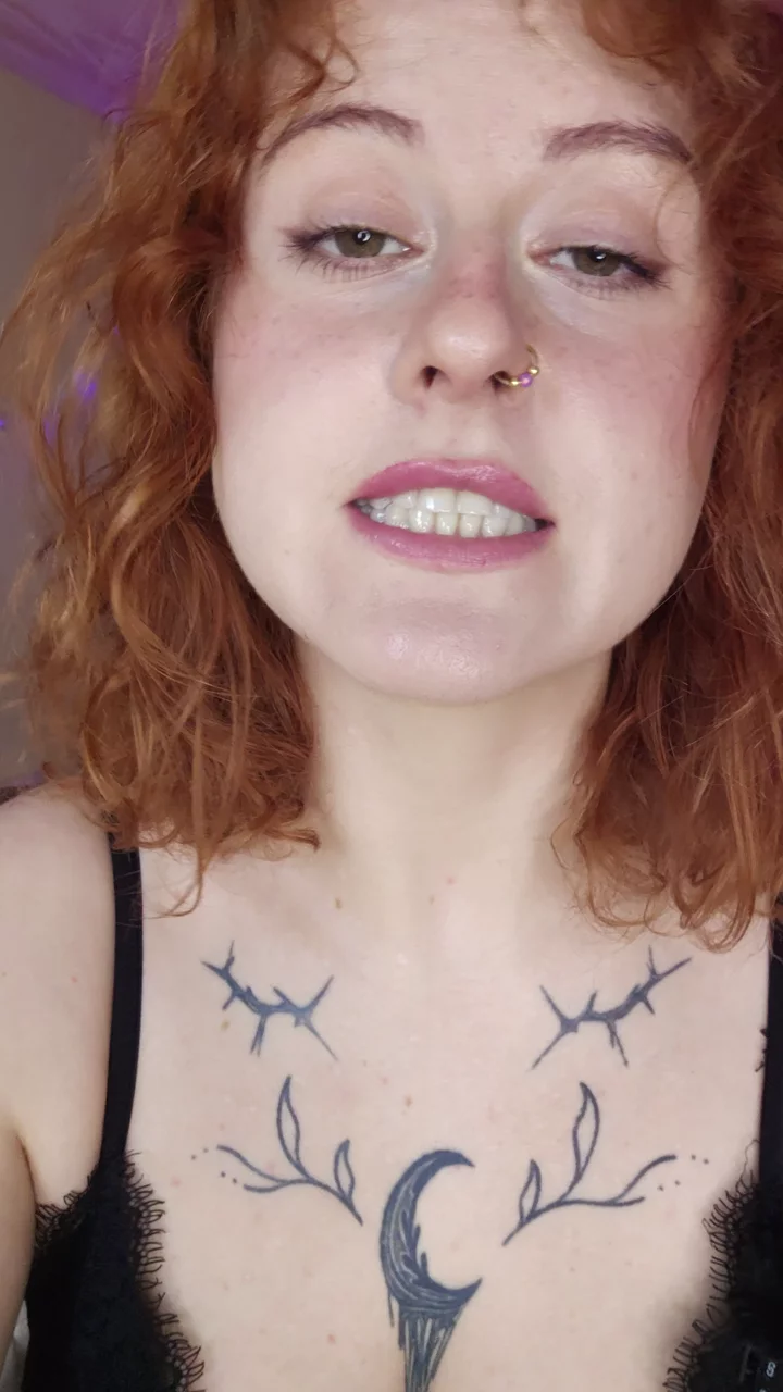Short wideo — Uwielbiam kiedy jesteś grzecznym chłopcem i słuchasz moich poleceń 😈